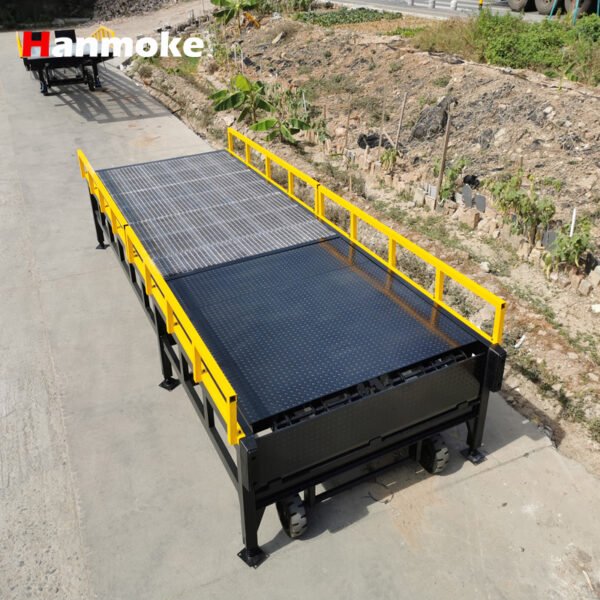 Dock Ramp Platform with Integrated Leveler (3) Dock Ramp Platform with Integrated Leveler (1)