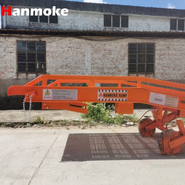 Heavy-Duty Hydraulic Mobile Yard Ramp (1)