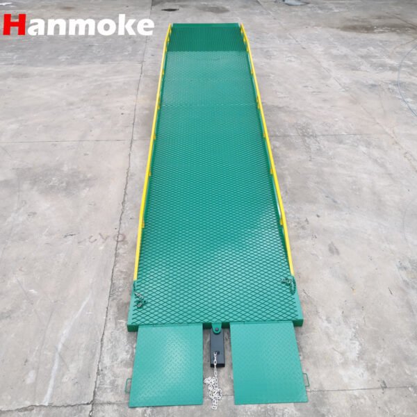 Hydraulic 2-Part Folding Loading Ramps