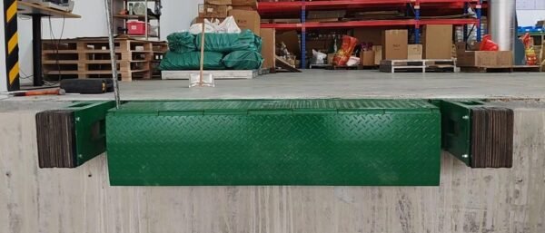 Mechanical Edge of Dock Leveler mounted at dock face Mechanical Edge of Dock Leveler mounted at dock face