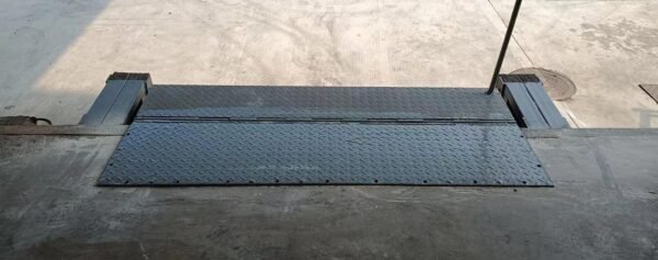 Mechanical Edge of Dock Leveler stored flush Mechanical Edge of Dock Leveler stored flush